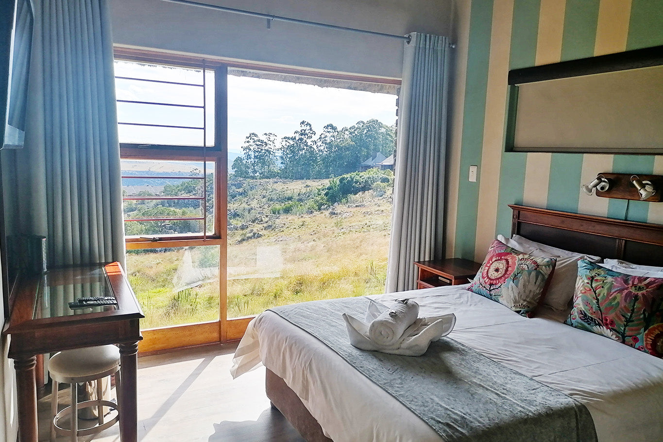 Christmas Midweek @ Crystal Springs mountain lodge 22-26 December (4 adult 2 kids under 12)